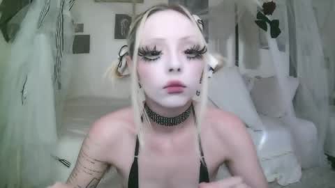 vampire fang  online show from 04.05.26