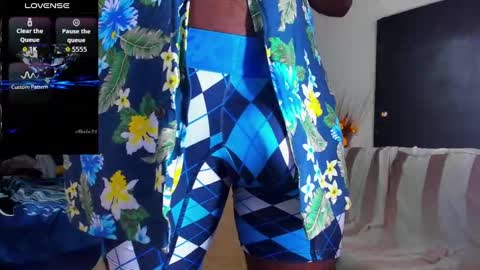 Snapshot of black_diamond_t chatting on 10.11.25 Black Diamond online show from 10.11.25