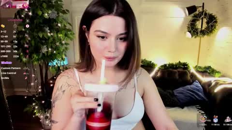 Mon Mon online show from 12.17.25