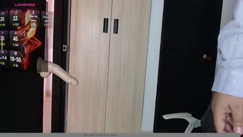 Snapshot of black_penis22 chatting on 10.09.25 black_penis22 online show from 10.09.25