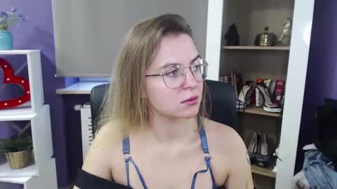 Z O E Y online show from 12.03.24