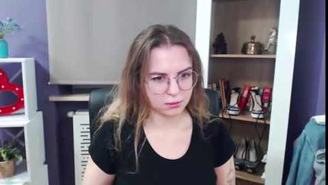 Z O E Y online show from 12.04.24