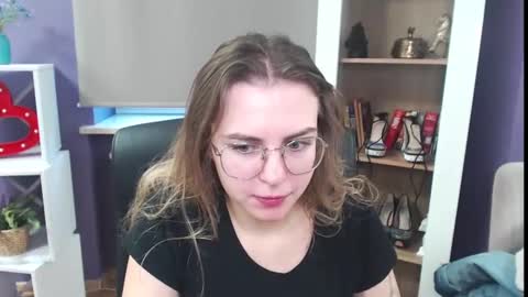 Z O E Y online show from 12.04.24