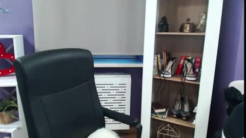 Z O E Y online show from 12.06.24