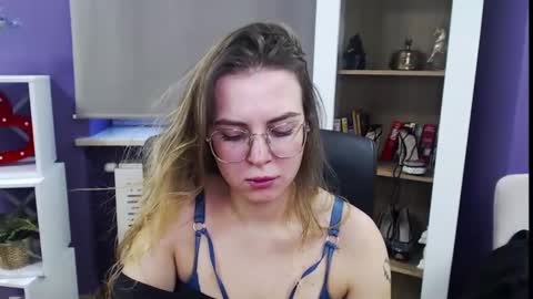 Z O E Y online show from 12.06.24