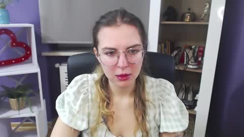 Z O E Y online show from 12.16.24