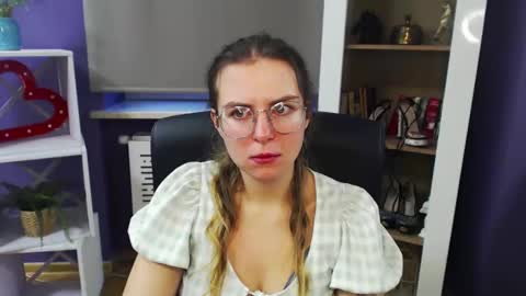 Z O E Y online show from 12.16.24