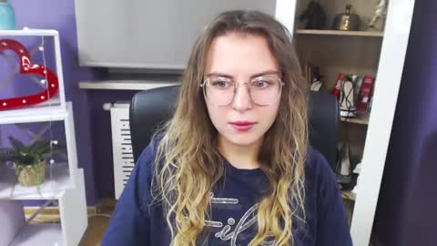 Z O E Y online show from 12.19.24