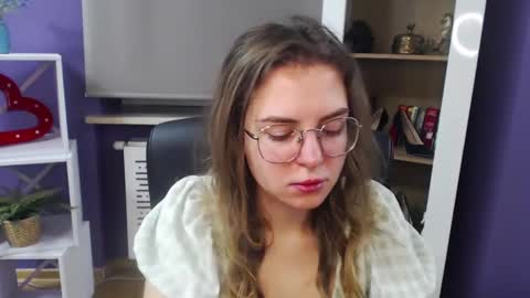 Z O E Y online show from 01.22.25