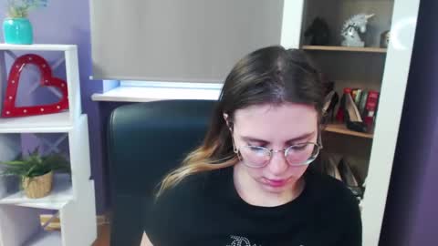 Z O E Y online show from 02.20.25