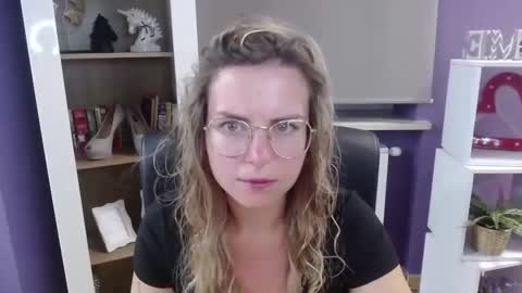 Z O E Y online show from 09.22.25