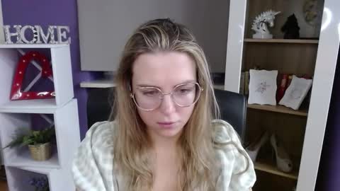 Z O E Y online show from 11.06.25