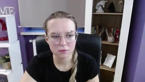 Z O E Y online show from 11.13.25