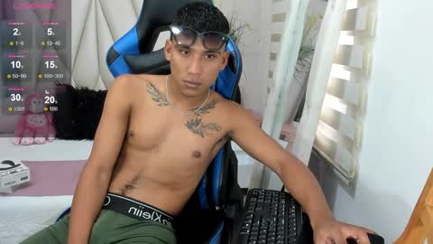 Snapshot of blacksex_boy chatting on 01.08.25 Marlon online show from 01.08.25