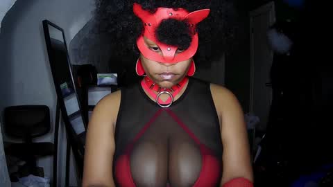 Snapshot of blacksirenqueen chatting on 12.10.24 Queen Siren online show from 12.10.24