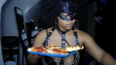 Snapshot of blacksirenqueen chatting on 12.16.24 Queen Siren online show from 12.16.24