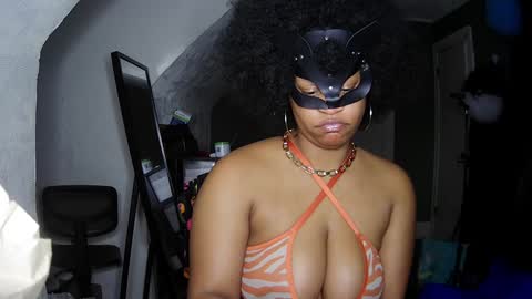 Snapshot of blacksirenqueen chatting on 12.17.24 Queen Siren online show from 12.17.24