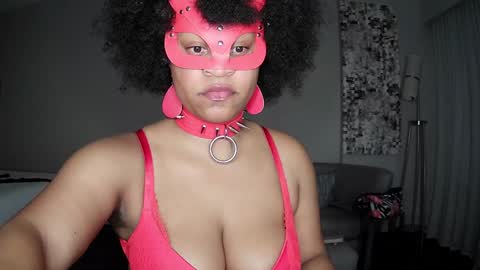 Snapshot of blacksirenqueen chatting on 01.01.25 Queen Siren online show from 01.01.25