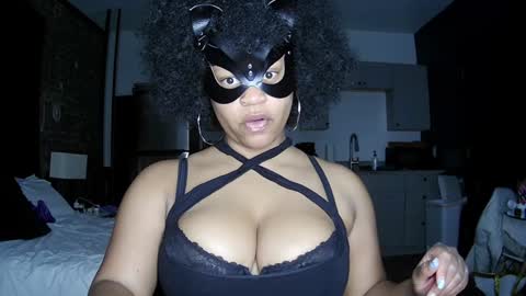 Snapshot of blacksirenqueen chatting on 01.12.25 Queen Siren online show from 01.12.25