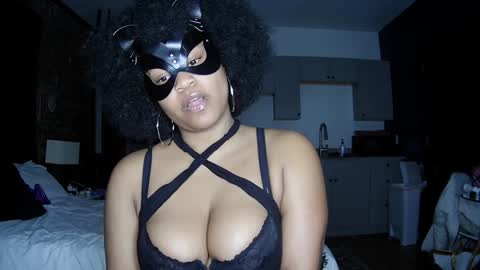Snapshot of blacksirenqueen chatting on 01.13.25 Queen Siren online show from 01.13.25