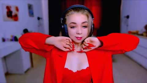 Nicole online show from 09.18.25