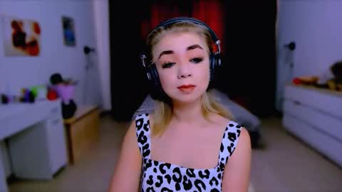 Nicole online show from 09.19.25