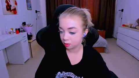 Nicole online show from 09.25.25