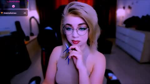 Nicole online show from 11.06.25