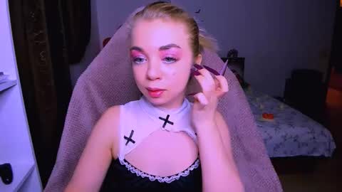 Nicole online show from 12.05.25