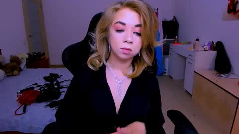 Snapshot of blinkofeyess chatting on 02.05.26 Nicole online show from 02.05.26