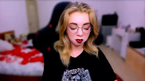 Nicole online show from 03.10.26