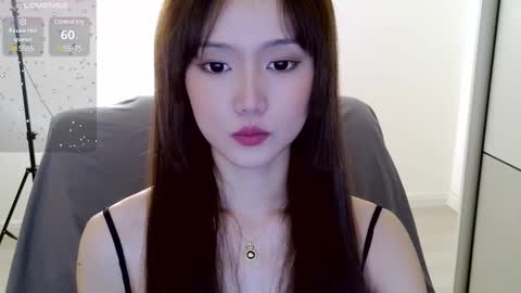 Snapshot of blon_kater chatting on 12.17.24 YoYo online show from 12.17.24