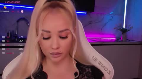 Lana online show from 10.16.25