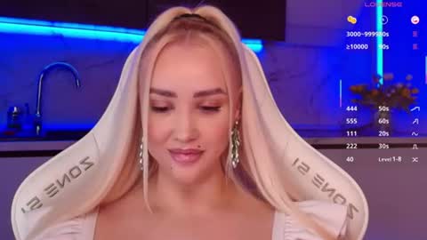 Snapshot of blond_diamond chatting on 07.04.26 Lana online show from 07.04.26