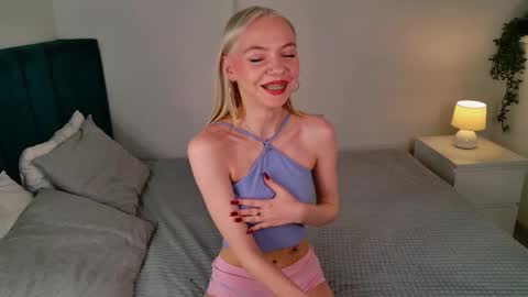 Snapshot of blondagent chatting on 09.15.25 you can call me Melissa online show from 09.15.25