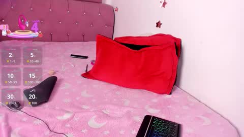 Snapshot of blonde__cute chatting on 09.18.25 Esperancita and Karina online show from 09.18.25