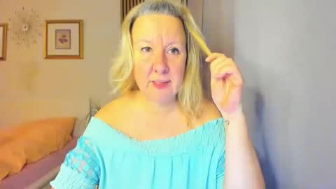 Nicole online show from 12.31.24