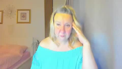 Nicole online show from 01.01.25