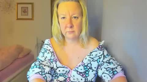 Nicole online show from 01.04.25