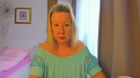 Nicole online show from 01.05.25