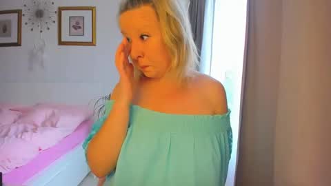 Nicole online show from 01.17.25