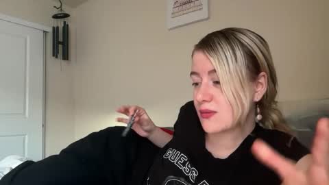 Snapshot of blondebunny999 chatting on 02.27.26 blondebunny999 online show from 02.27.26