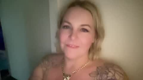 Snapshot of blondejj chatting on 01.02.25 JJ online show from 01.02.25