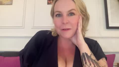 Snapshot of blondejj chatting on 01.20.25 JJ online show from 01.20.25