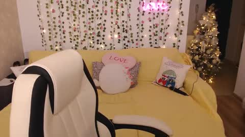 Snapshot of blondenatasha chatting on 12.12.24 Natasha online show from 12.12.24