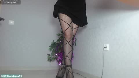 Im Di. I smell naked even when Im dressed. online show from 12.17.24