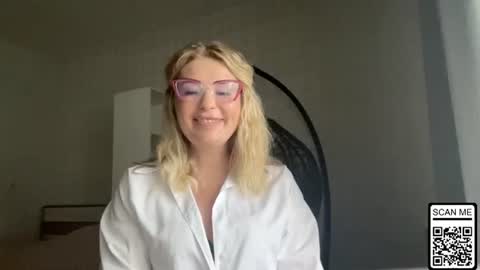 Snapshot of blondie_xoxoxo chatting on 06.26.26 blondie_xoxoxo online show from 06.26.26