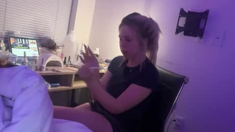 Snapshot of blondieangel11 chatting on 05.23.26 blondieangel11 online show from 05.23.26