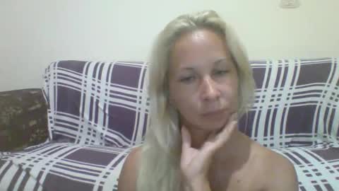 Snapshot of blondiepam23 chatting on 10.18.25 BlondiePam online show from 10.18.25