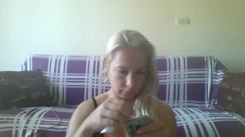 Snapshot of blondiepam23 chatting on 03.15.26 BlondiePam online show from 03.15.26